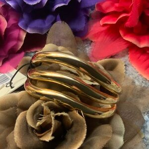 BRAND NEW Nordstrom 14k gold gold plated 3 bangle
Bracelet in one piece.